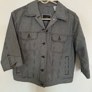 Liz Claiborne, lightweight jacket. Size petite small. (SHW02)